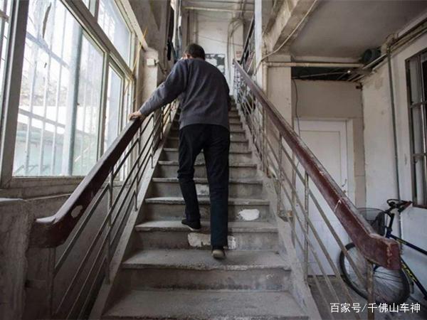 新澳2025资料最新大全和老人自制电梯上5楼与老人自制电梯上5楼视频